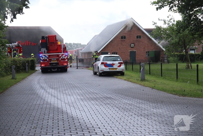 Brand in bijgebouw leidt tot grote inzet brandweer