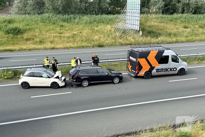 Ongeval met drie auto's op snelweg