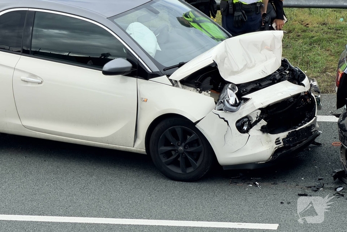 Ongeval met drie auto's op snelweg