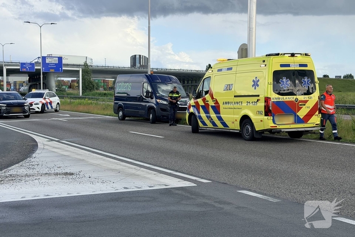 Ongeval met twee auto's op drukke weg