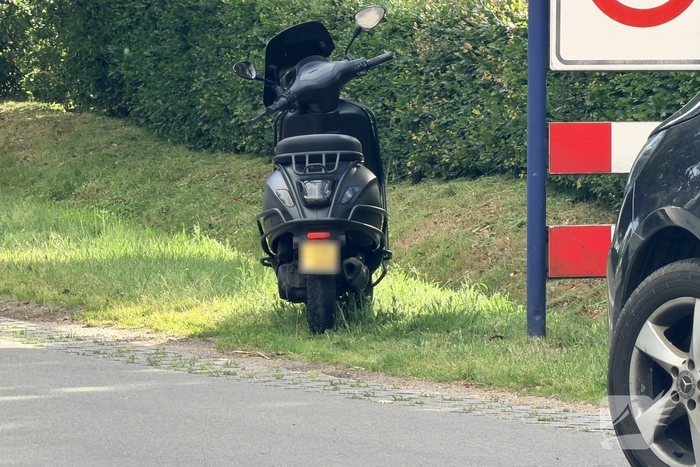 Scooter botst op fietser op fietspad