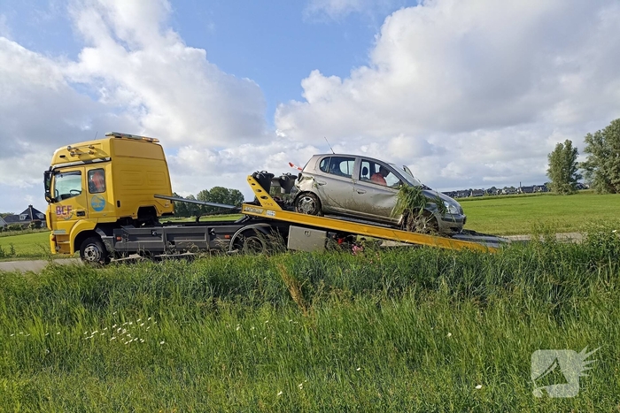 Auto belandt in greppel na ongeval