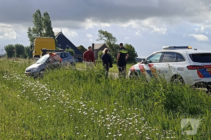 Auto belandt in greppel na ongeval