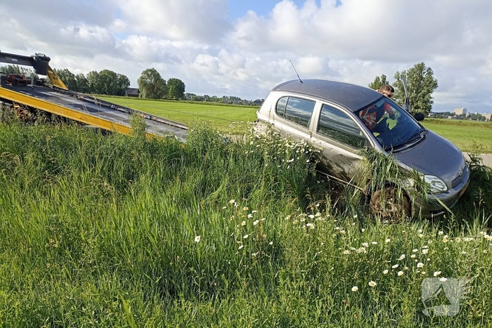 Auto belandt in greppel na ongeval