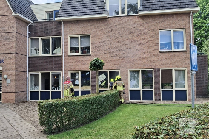 Brand in prullenbak geblust
