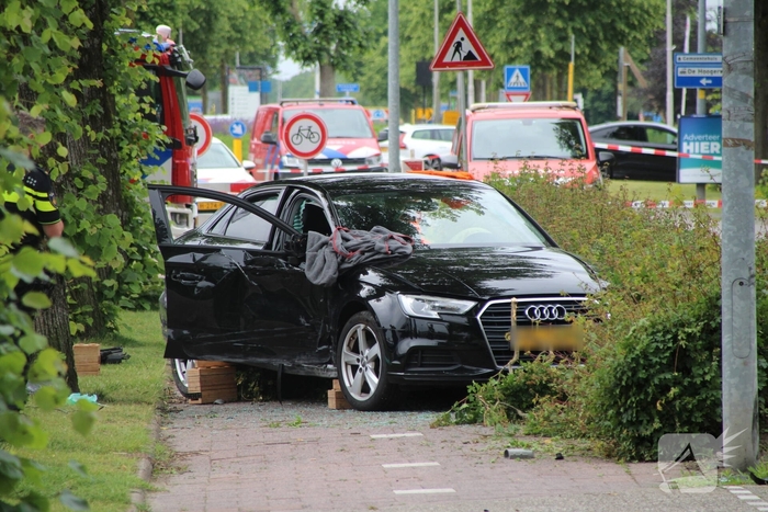 Zware aanrijding met brandweerbusje leidt tot meerdere gewonden
