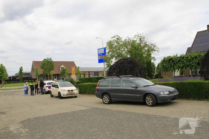 Kop-staartbotsing met lichtgewonde vrouw