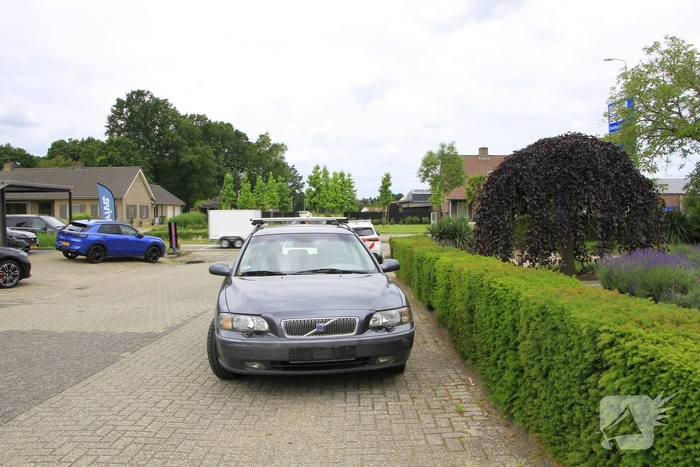 Kop-staartbotsing met lichtgewonde vrouw