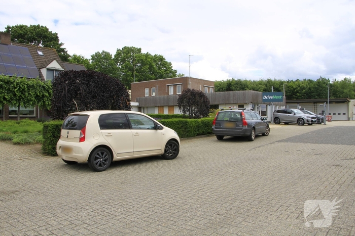Kop-staartbotsing met lichtgewonde vrouw