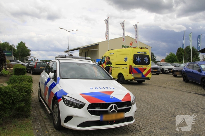 Kop-staartbotsing met lichtgewonde vrouw