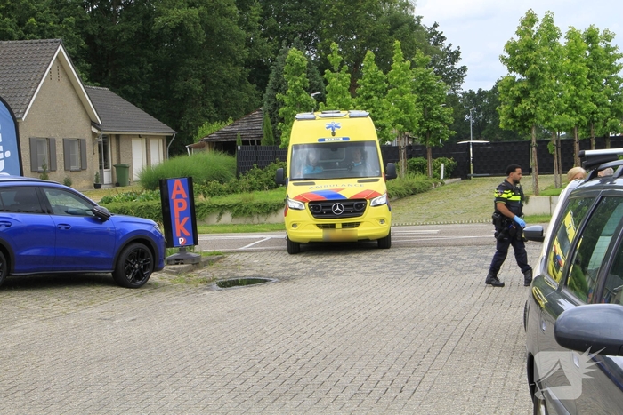 Kop-staartbotsing met lichtgewonde vrouw