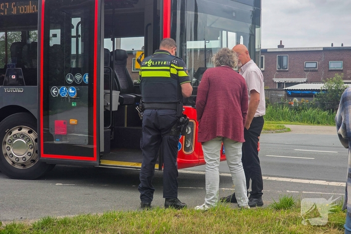 Dronken man springt voor bus en word gevonden na zoekactie
