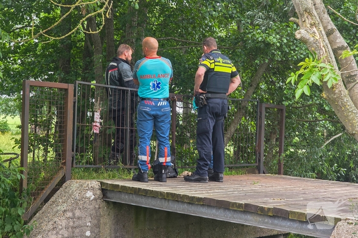 Dronken man springt voor bus en word gevonden na zoekactie