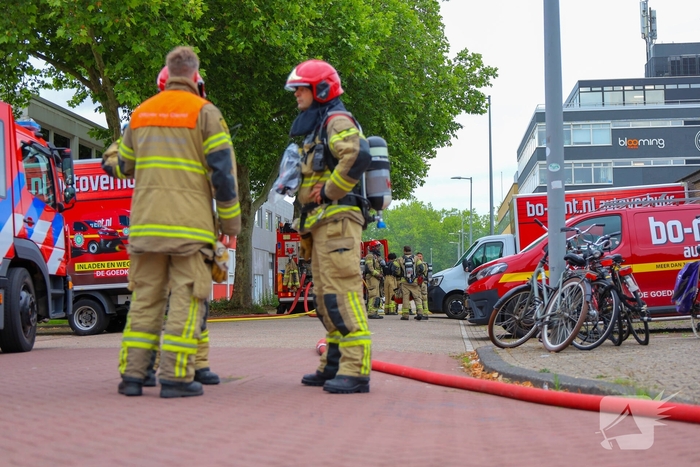 Brand in bijgebouw veroorzaakt rookontwikkeling