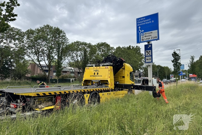 Voertuig te water na botsing