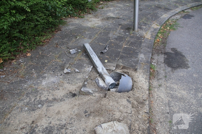 Voertuig te water na botsing