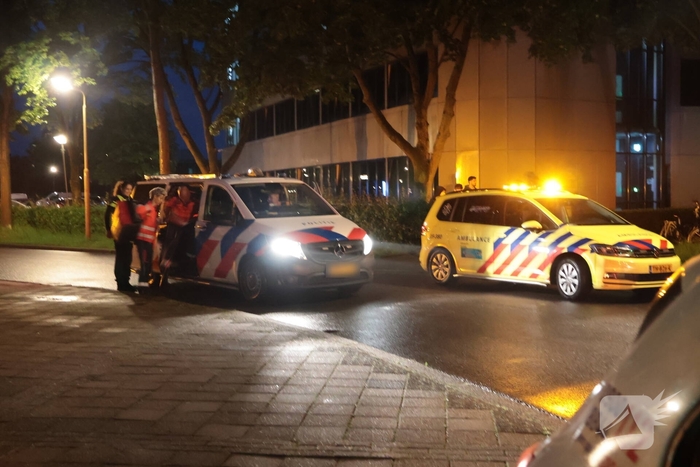 Hulpdiensten zoeken naar persoon te water