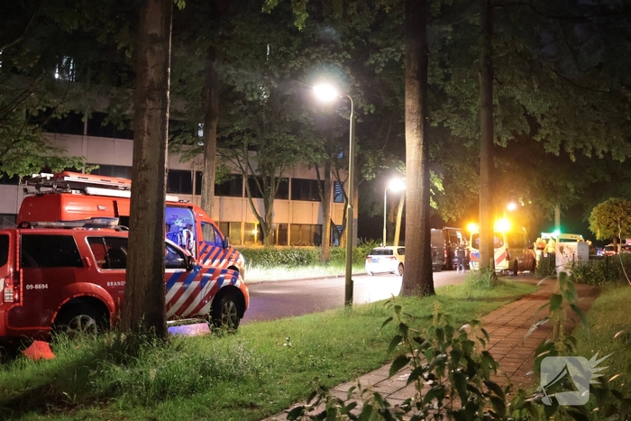 Hulpdiensten zoeken naar persoon te water