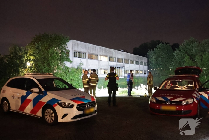 Hulpdiensten zoeken naar persoon te water