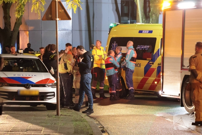 Hulpdiensten zoeken naar persoon te water