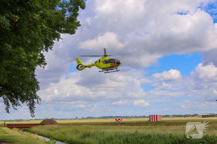 Auto raakt te water bij ongeval