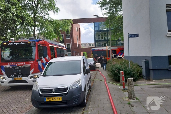 Brand in portiekwoning zorgt voor snelle inzet brandweer