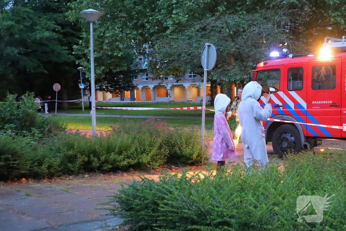 Brand in appartement leidt tot ontruiming van flatgebouw