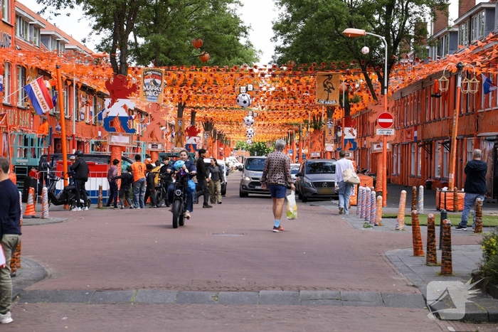 Bekende oranjestraat bijna klaar voor WK-voetbal