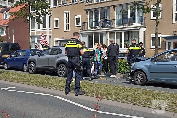 Vier auto's betrokken bij kop-staartbotsing