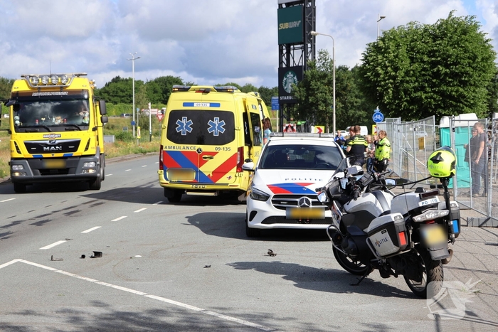 Botsing tussen auto en brommobiel