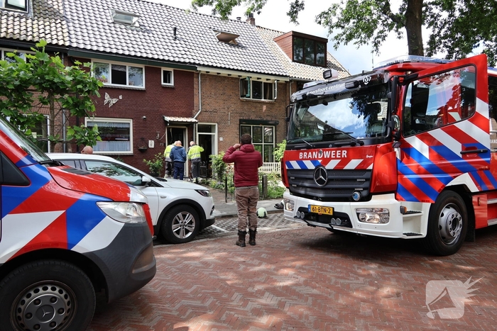 Woning onbewoonbaar door brand in meterkast, brandweer waarschuwt voor bluspoging