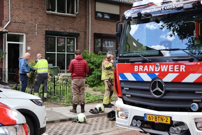 Woning onbewoonbaar door brand in meterkast, brandweer waarschuwt voor bluspoging
