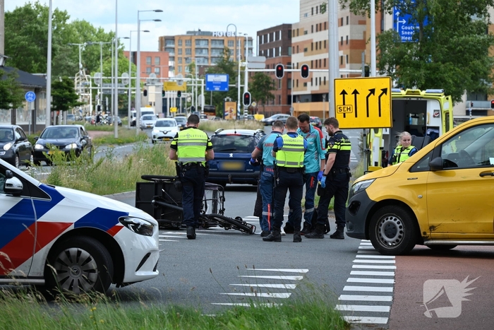 Aanrijding tussen bestelbus en bakfiets