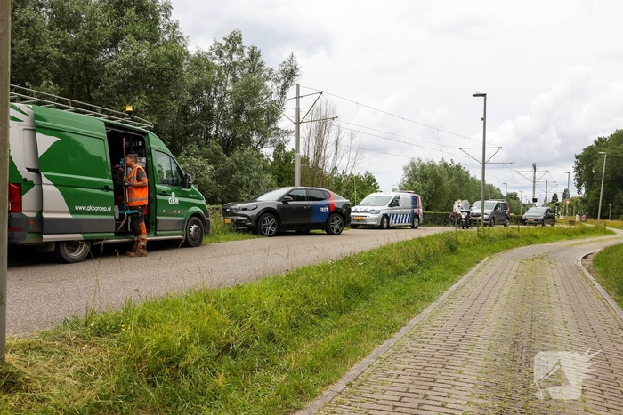 Tram knalt op grote grasmaaimachine: tramverkeer twee uur stil
