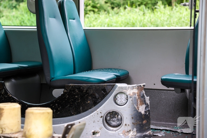Tram knalt op grote grasmaaimachine: tramverkeer twee uur stil