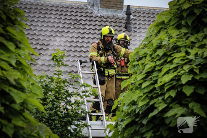Flinke rookontwikkeling bij dakbrand