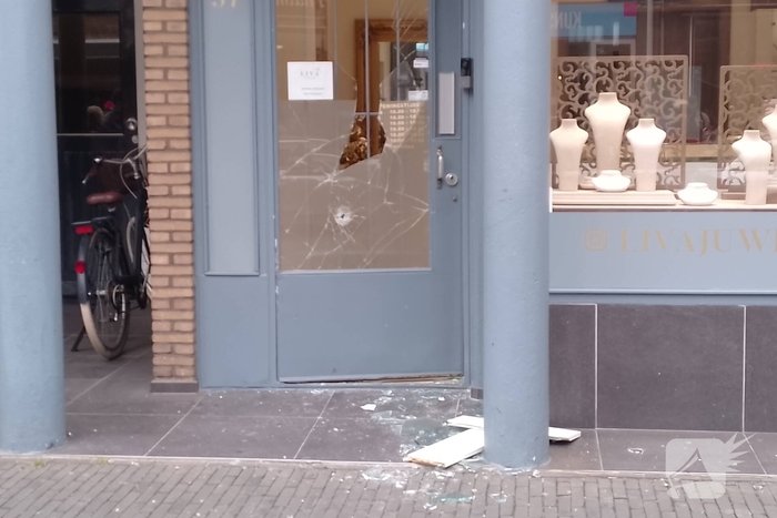 Deur van juwelierszaak kapot geschoten tijdens overval