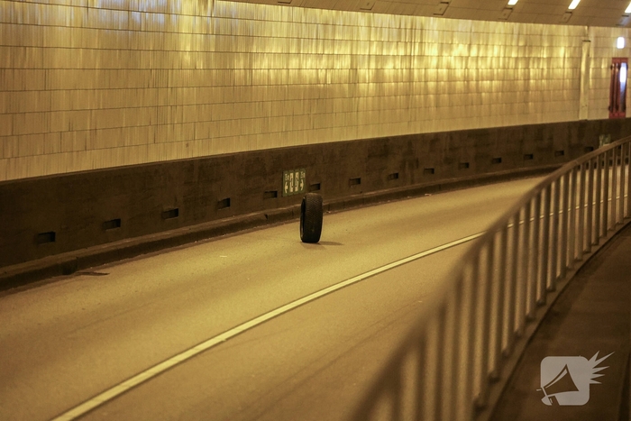 Flinke aanrijding in de maastunnel, Bestuurder aangehouden