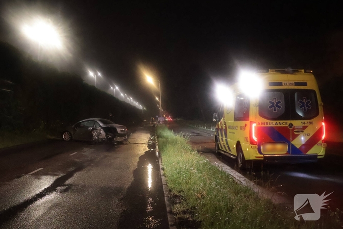 Automobilist verliest controle en raakt beschadigd voertuig