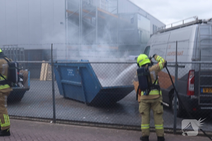 Flinke rookontwikkeling bij containerbrand