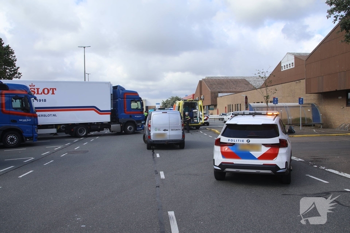 Motorrijder aangereden door vrachtwagen