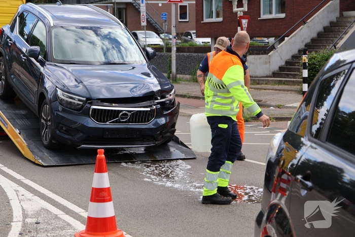 Botsing tussen twee auto's leidt tot verkeershinder