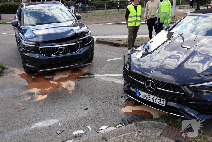 Botsing tussen twee auto's leidt tot verkeershinder