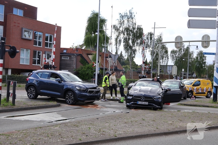 Botsing tussen twee auto's leidt tot verkeershinder