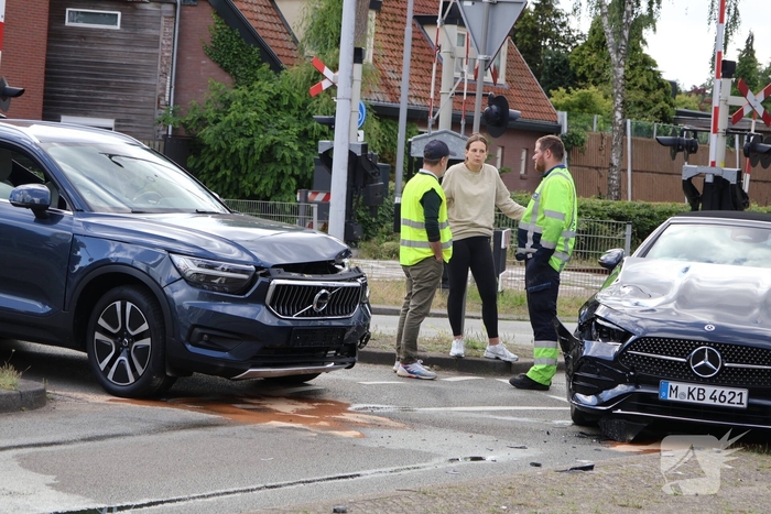 Botsing tussen twee auto's leidt tot verkeershinder