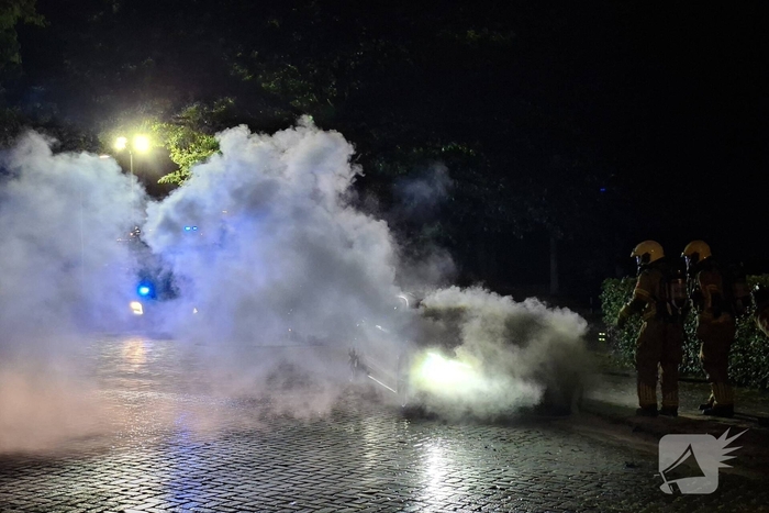 Hulpdiensten snel ter plaatse bij autobrand