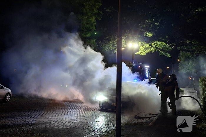 Hulpdiensten snel ter plaatse bij autobrand