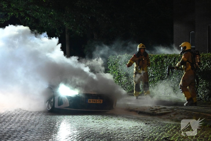 Hulpdiensten snel ter plaatse bij autobrand