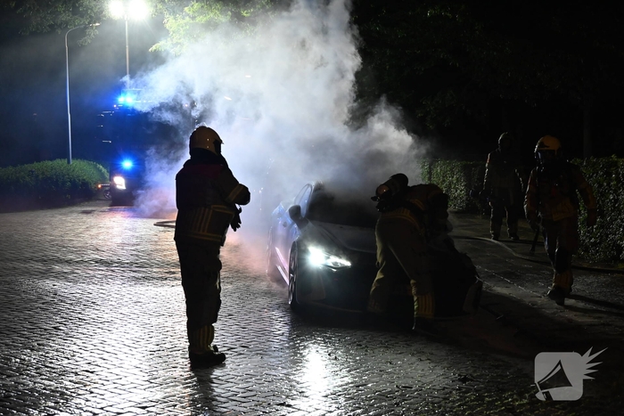 Hulpdiensten snel ter plaatse bij autobrand
