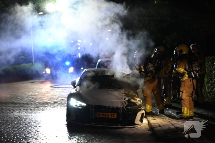 Hulpdiensten snel ter plaatse bij autobrand